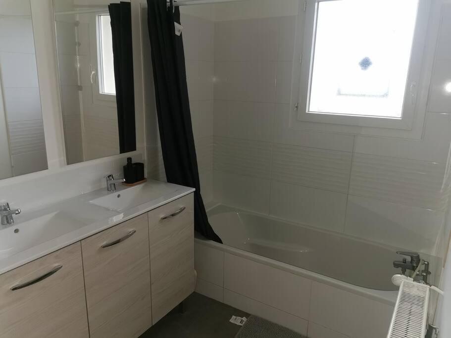 Jolie Maison Entiere Avec 3 Chambres Centre Ville Сент-Андре-де-Кюбзак Экстерьер фото